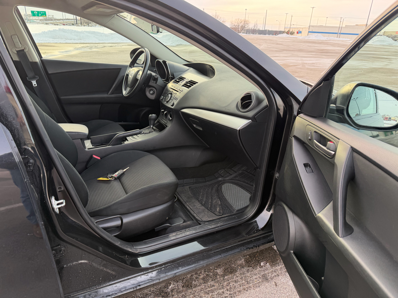 Mazda MAZDA3 i Sport 4-Door 2013