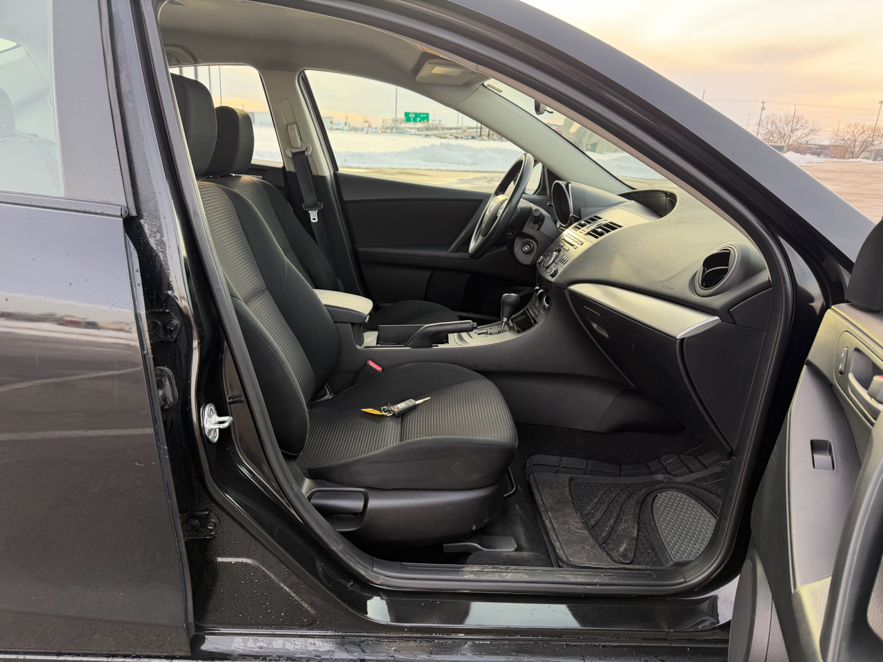 Mazda MAZDA3 i Sport 4-Door 2013