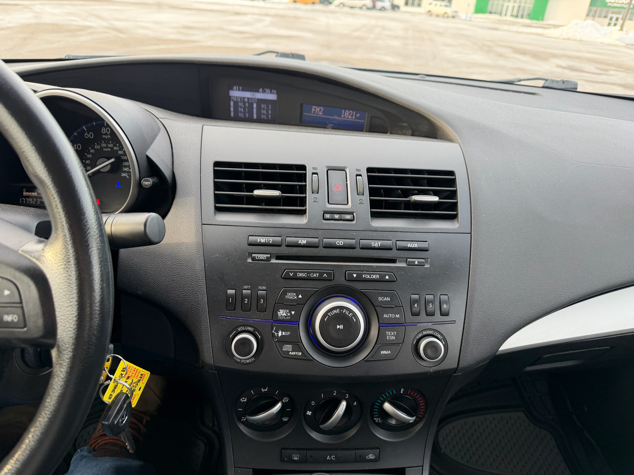 Mazda MAZDA3 i Sport 4-Door 2013