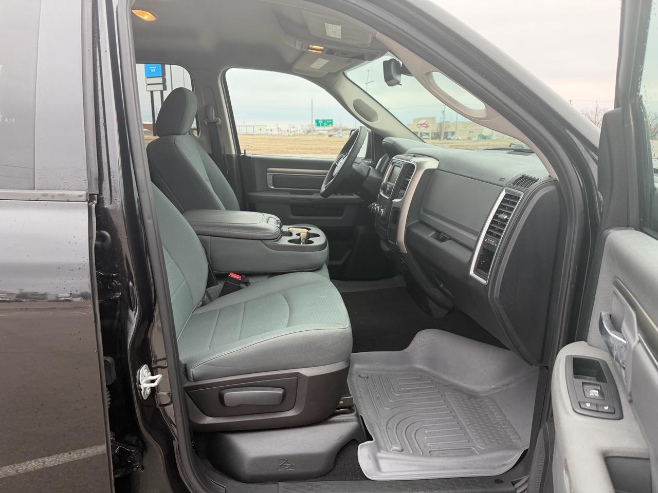 RAM 1500 SLT Quad Cab 2016