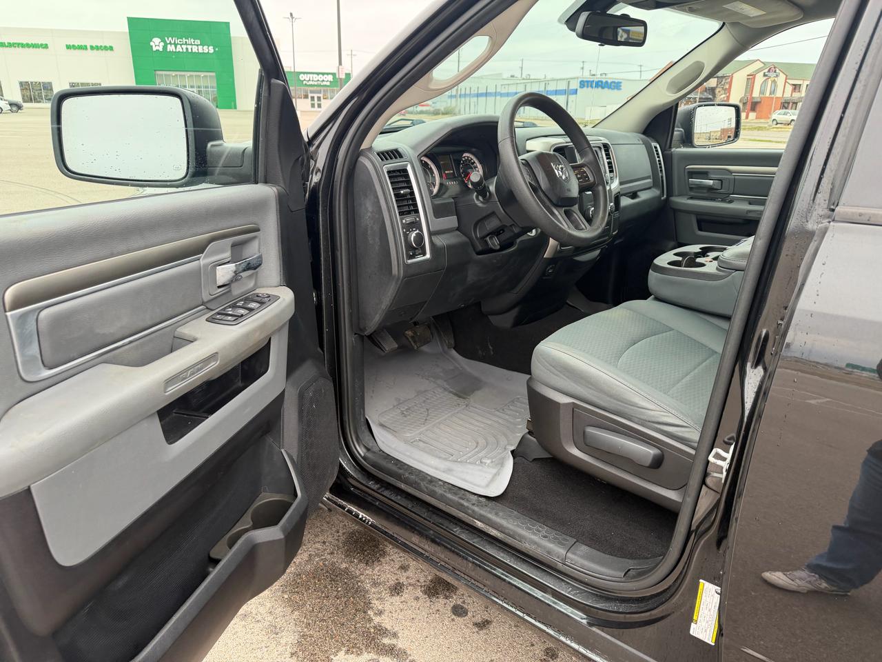 RAM 1500 SLT Quad Cab 2016