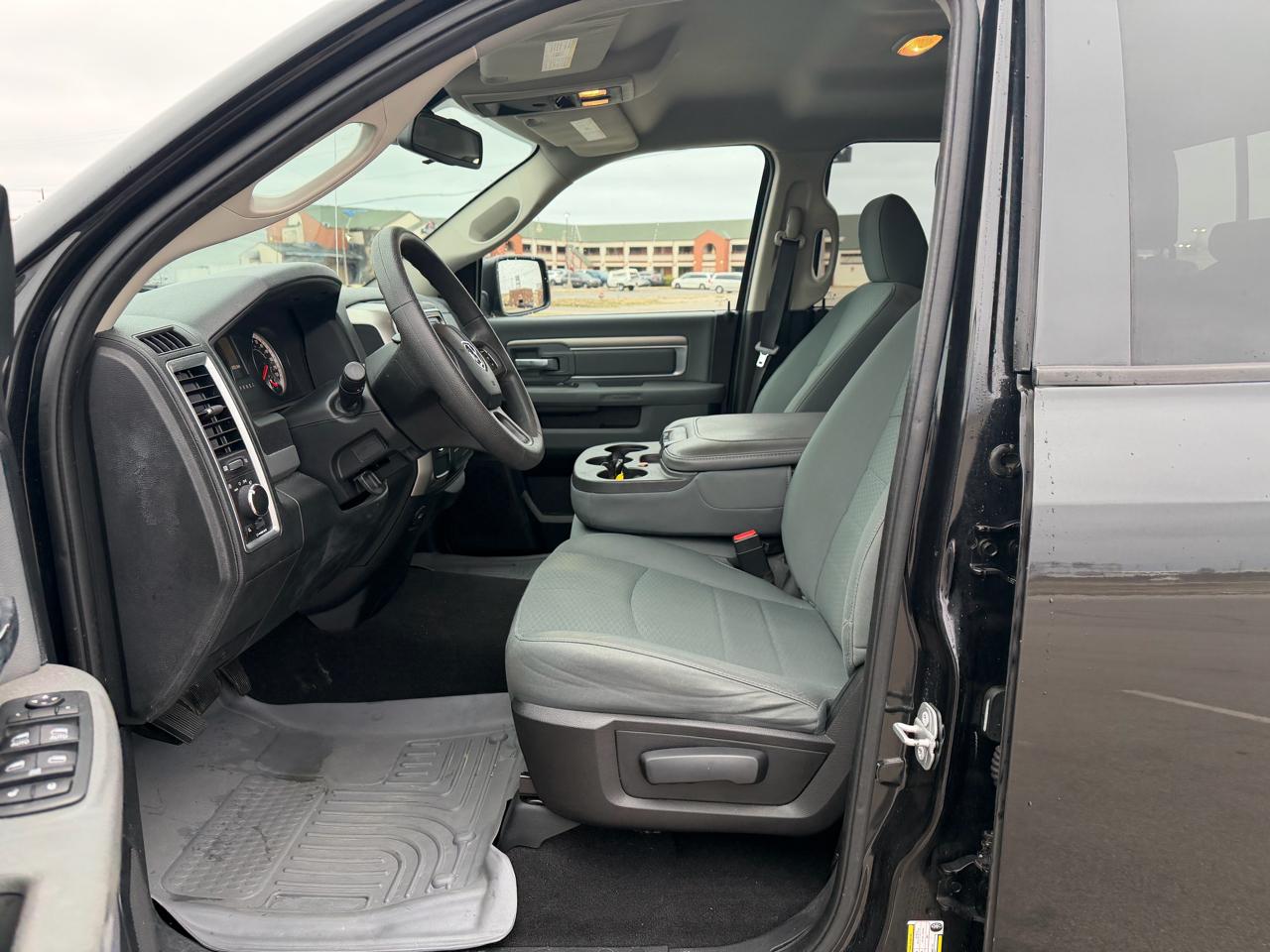 RAM 1500 SLT Quad Cab 2016