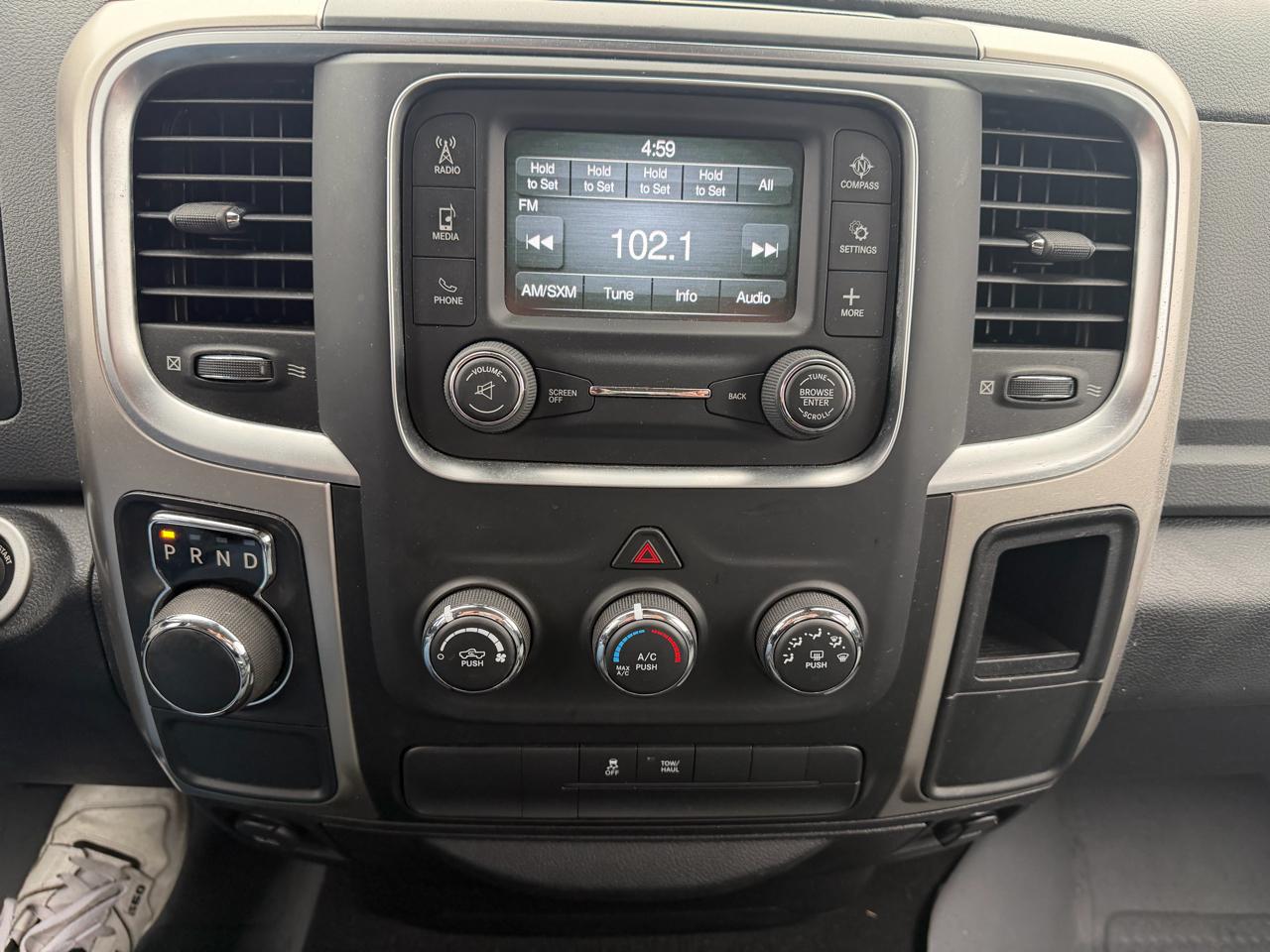 RAM 1500 SLT Quad Cab 2016