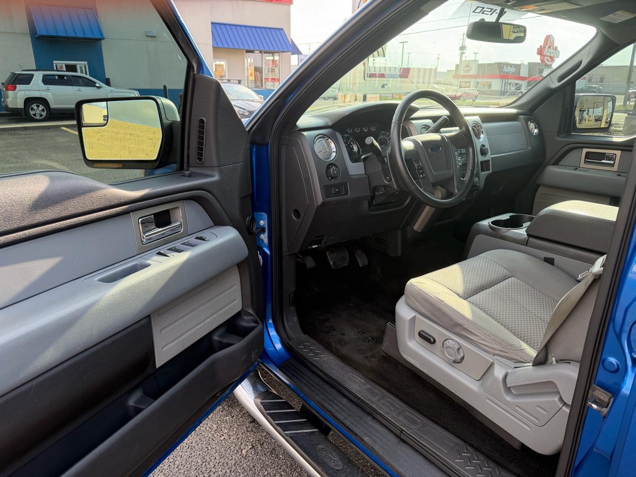 Ford F-150 XLT SuperCrew 4WD 2011