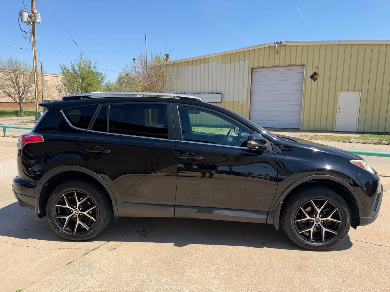 Toyota RAV4 SE 4D SUV AWD 2017