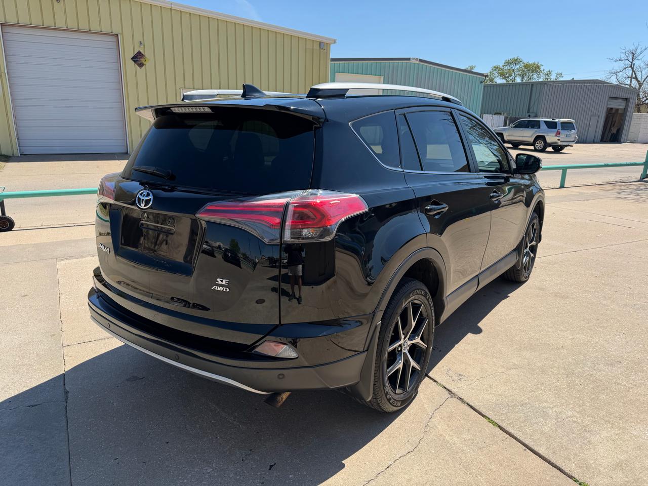 Toyota RAV4 SE 4D SUV AWD 2017