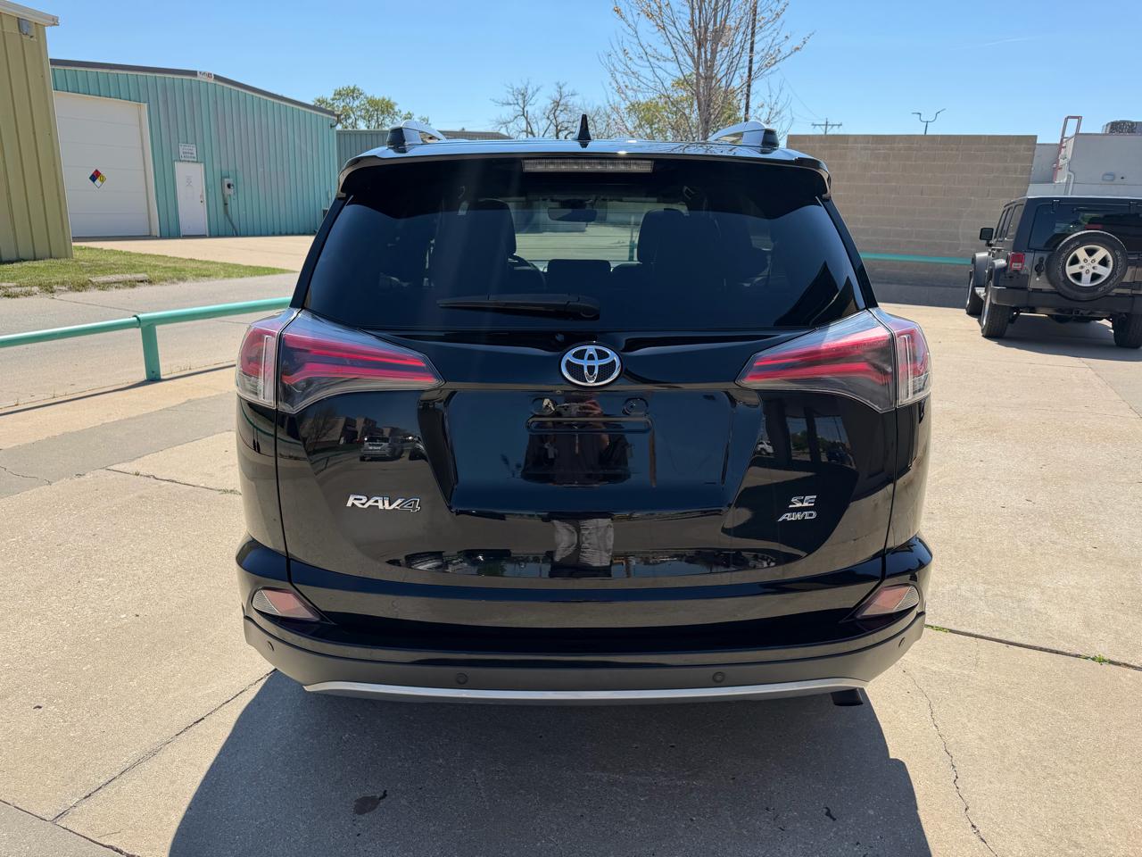 Toyota RAV4 SE 4D SUV AWD 2017
