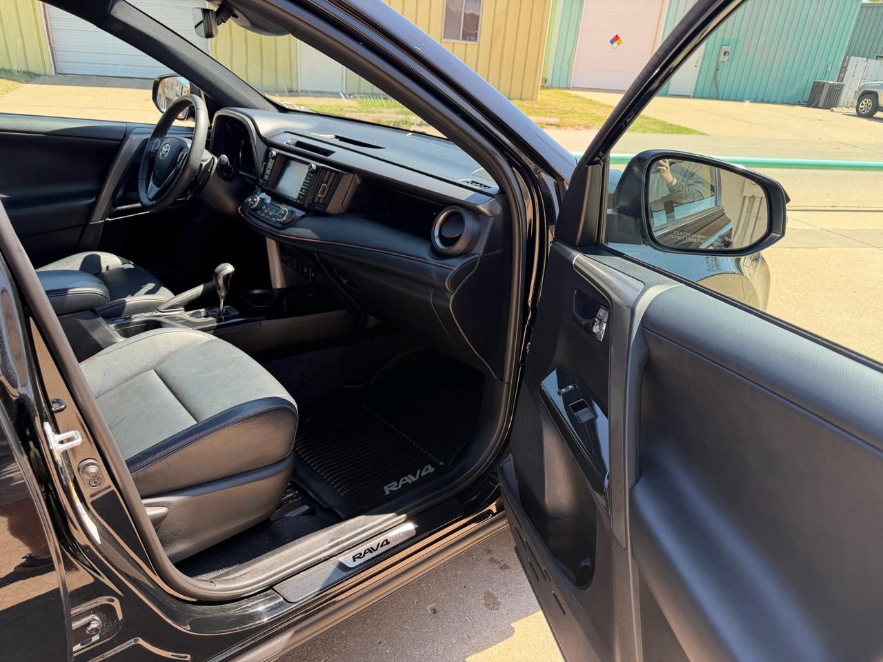 Toyota RAV4 SE 4D SUV AWD 2017