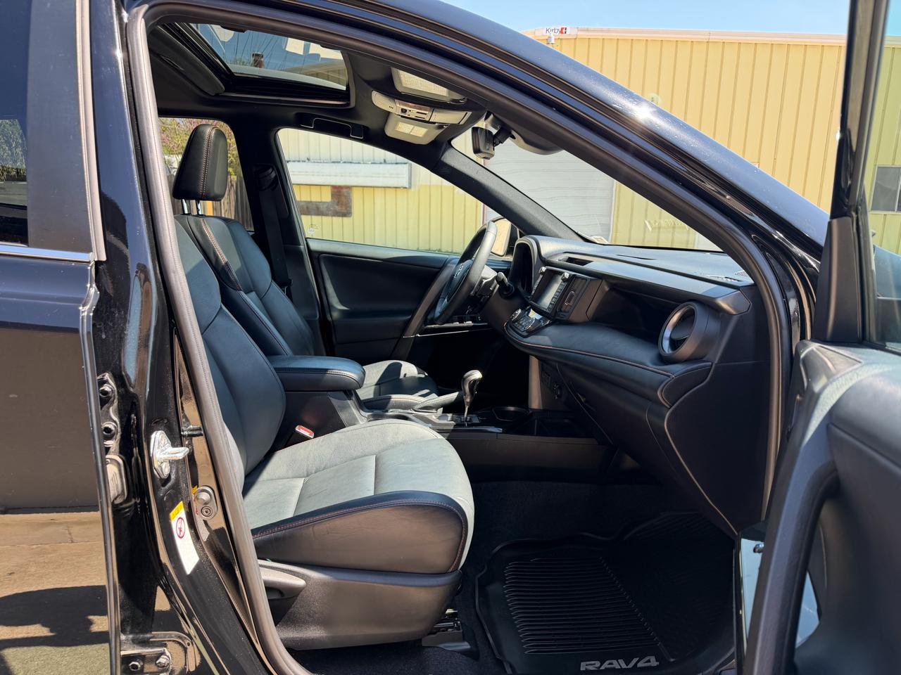 Toyota RAV4 SE 4D SUV AWD 2017