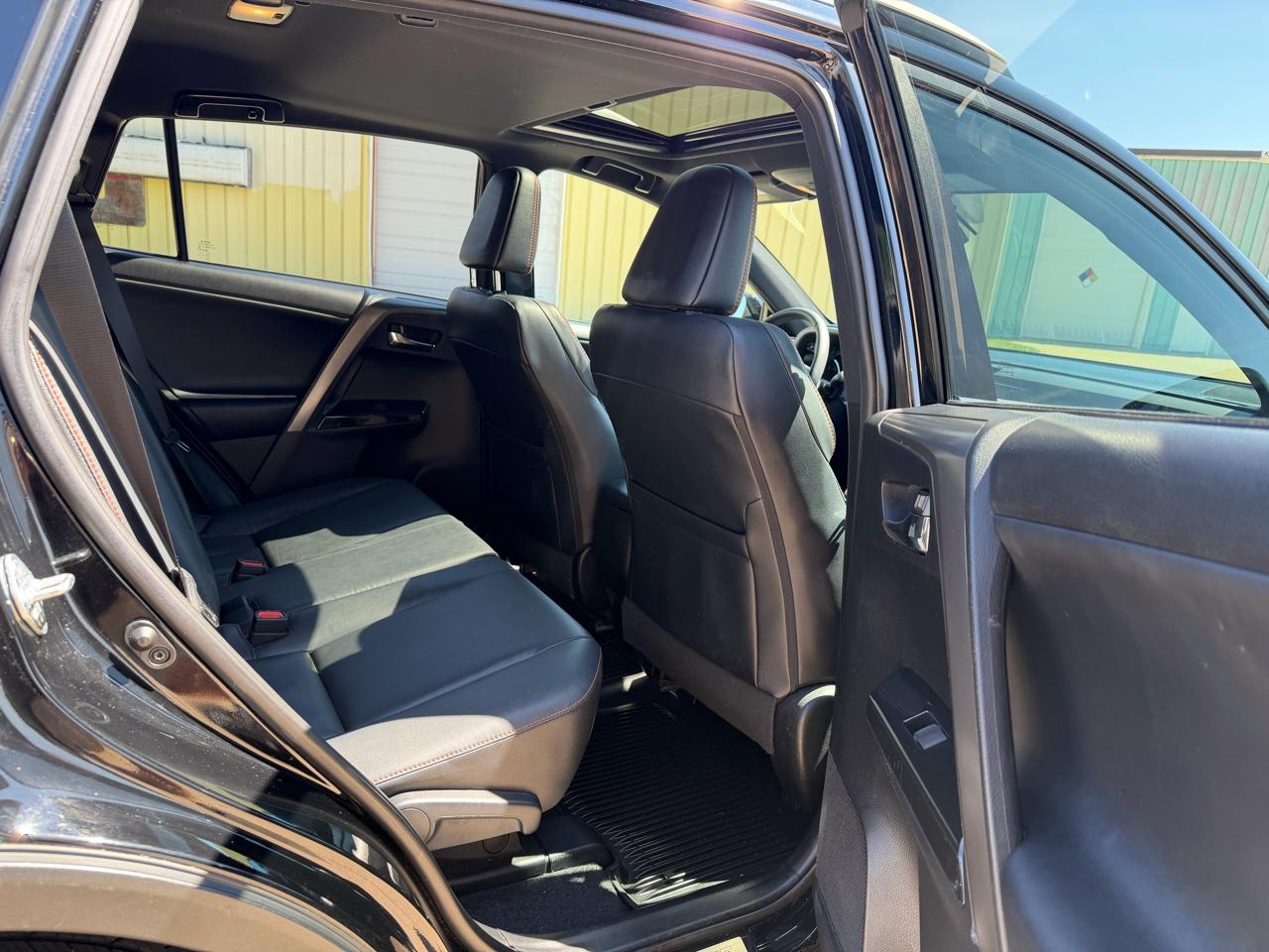 Toyota RAV4 SE 4D SUV AWD 2017