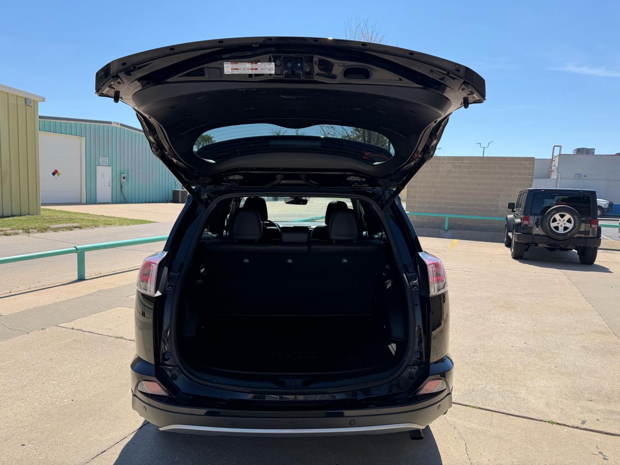 Toyota RAV4 SE 4D SUV AWD 2017