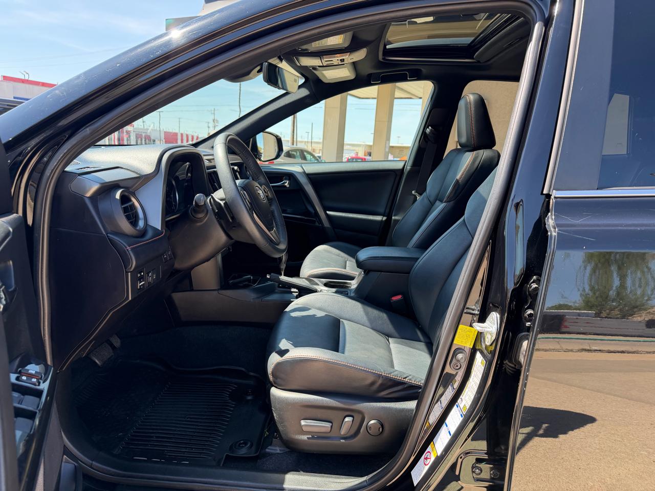 Toyota RAV4 SE 4D SUV AWD 2017