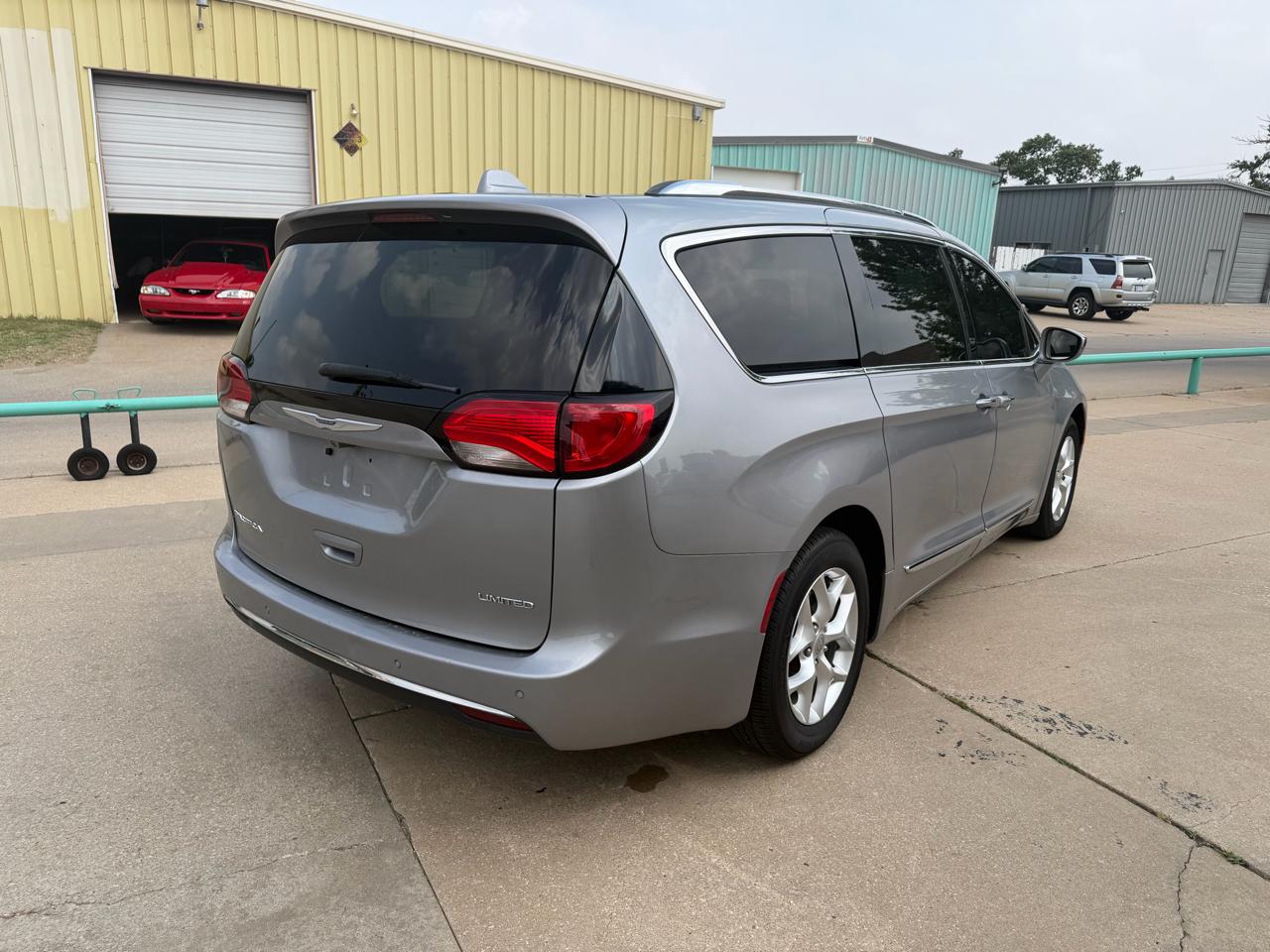 Chrysler Pacifica Limited 2020