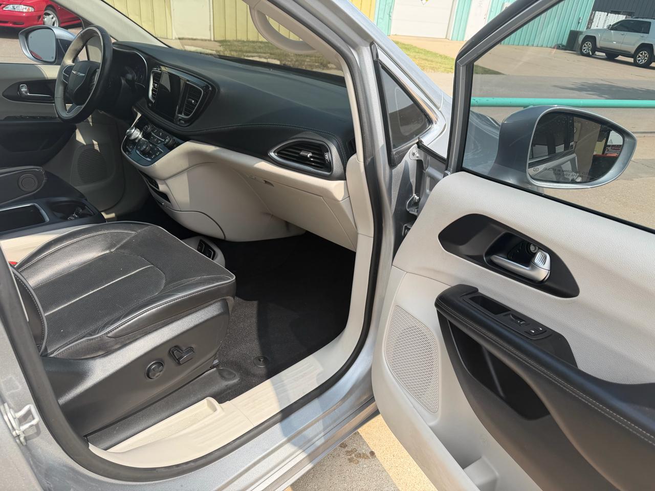 Chrysler Pacifica Limited 2020
