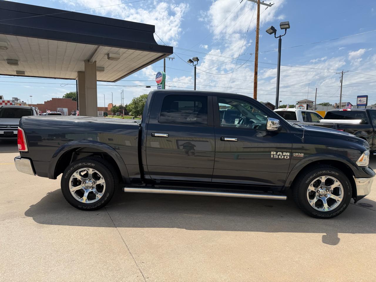 RAM 1500 Laramie Crew Cab 4WD 2017