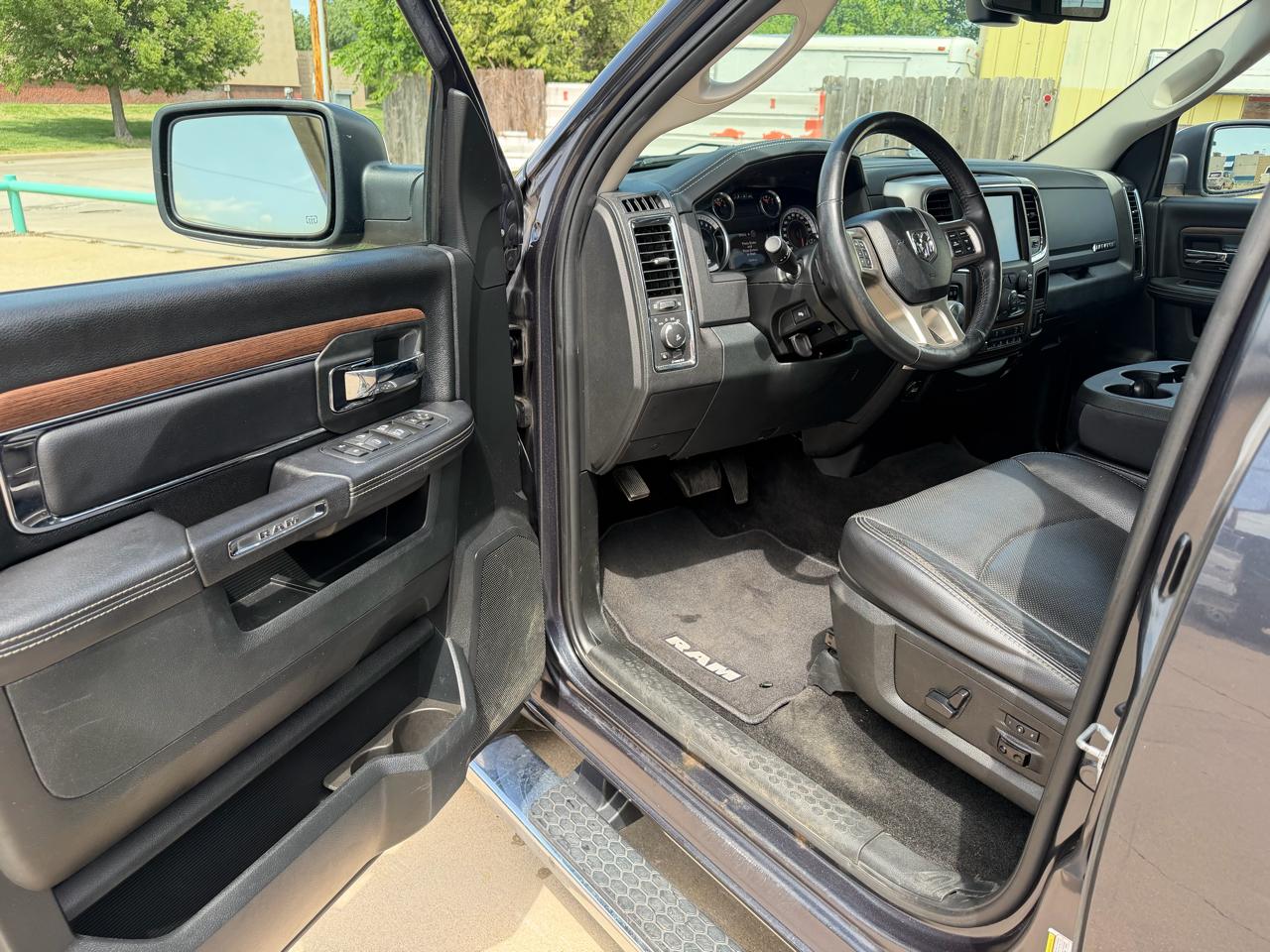 RAM 1500 Laramie Crew Cab 4WD 2017