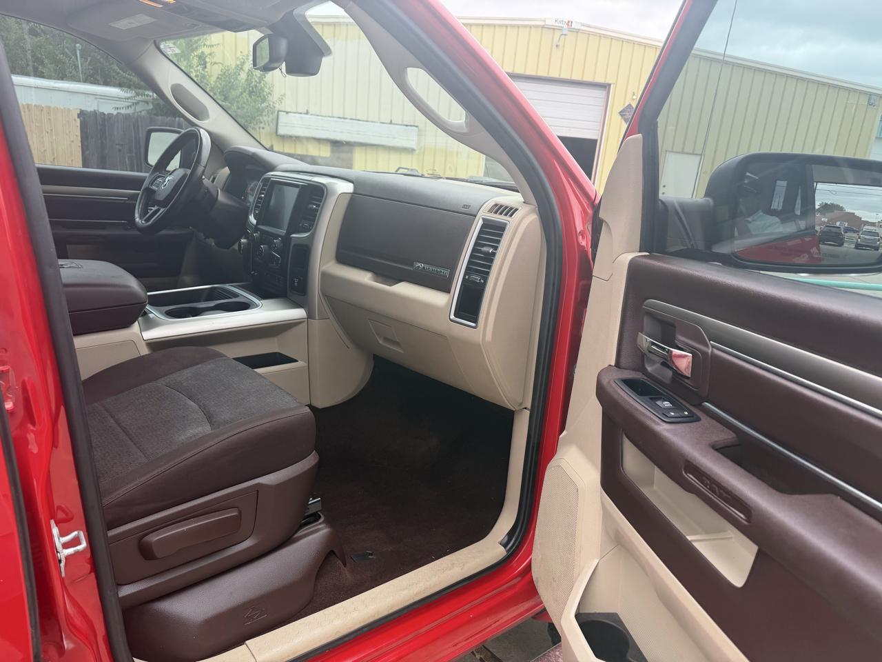 RAM 1500 Big Horn Crew Cab 4WD 2016