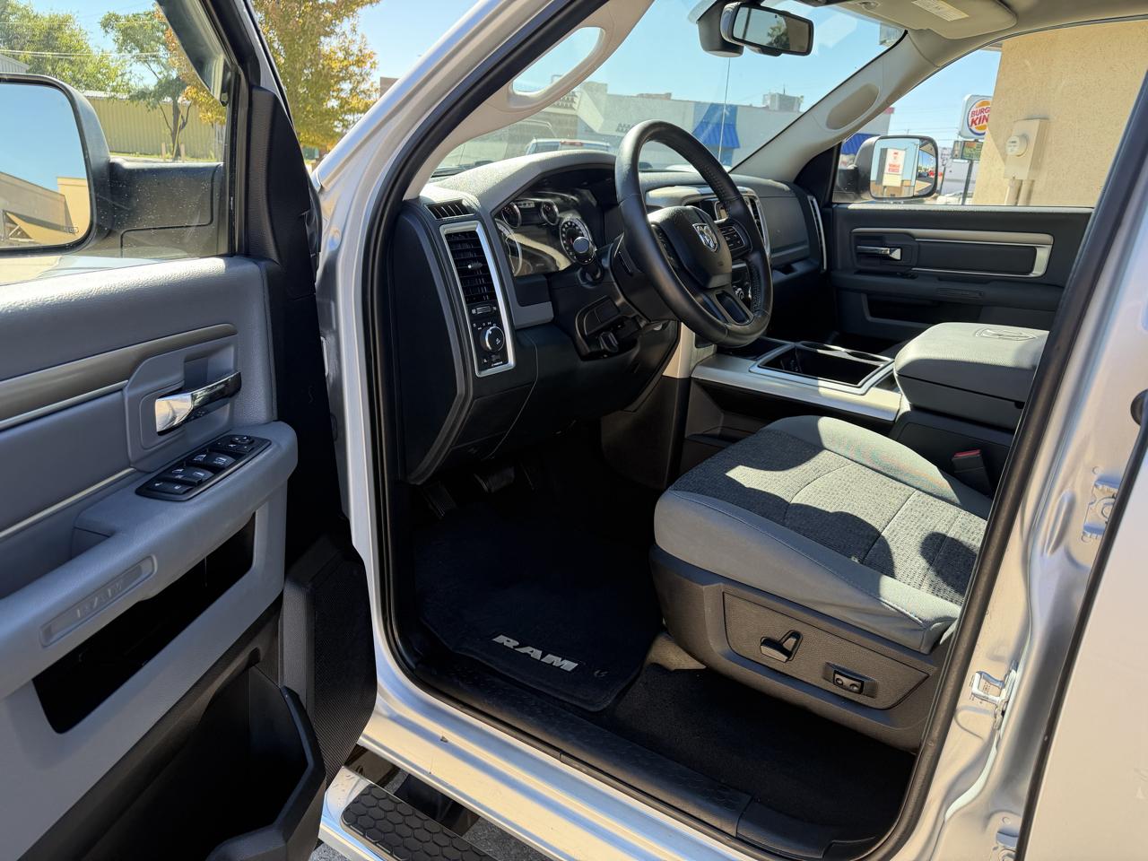 RAM 1500 SLT Quad Cab 2015