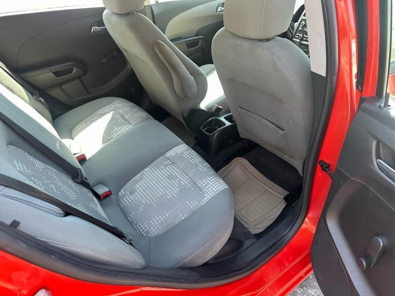 Chevrolet Sonic LS Auto 5-Door 2013