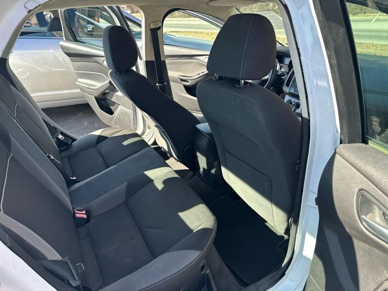 Ford Focus SE Sedan 2014