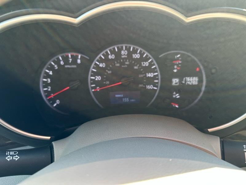 Nissan Quest 3.5 S 2011