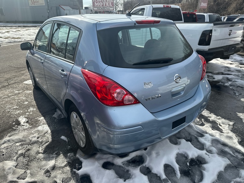 Nissan Versa 1.8 S Hatchback 2010