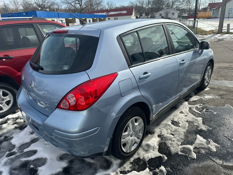 Nissan Versa 1.8 S Hatchback 2010