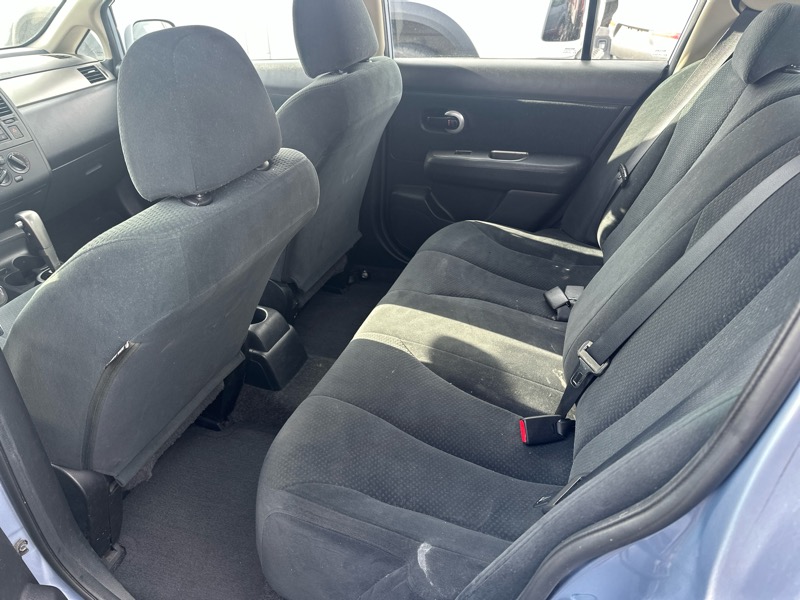 Nissan Versa 1.8 S Hatchback 2010