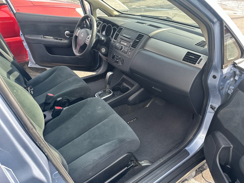 Nissan Versa 1.8 S Hatchback 2010