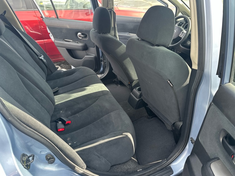 Nissan Versa 1.8 S Hatchback 2010