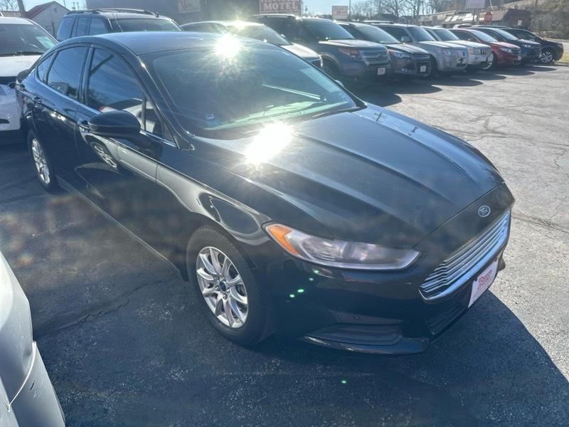 Ford Fusion S 2015