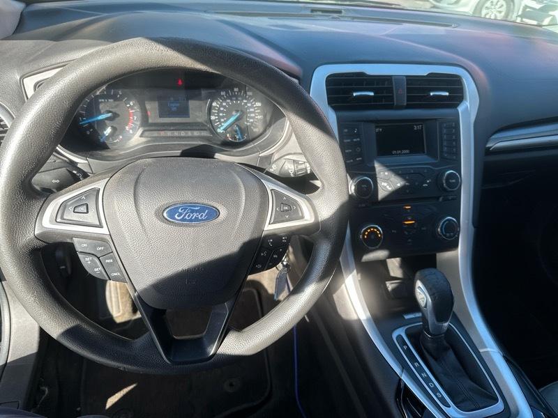 Ford Fusion S 2015