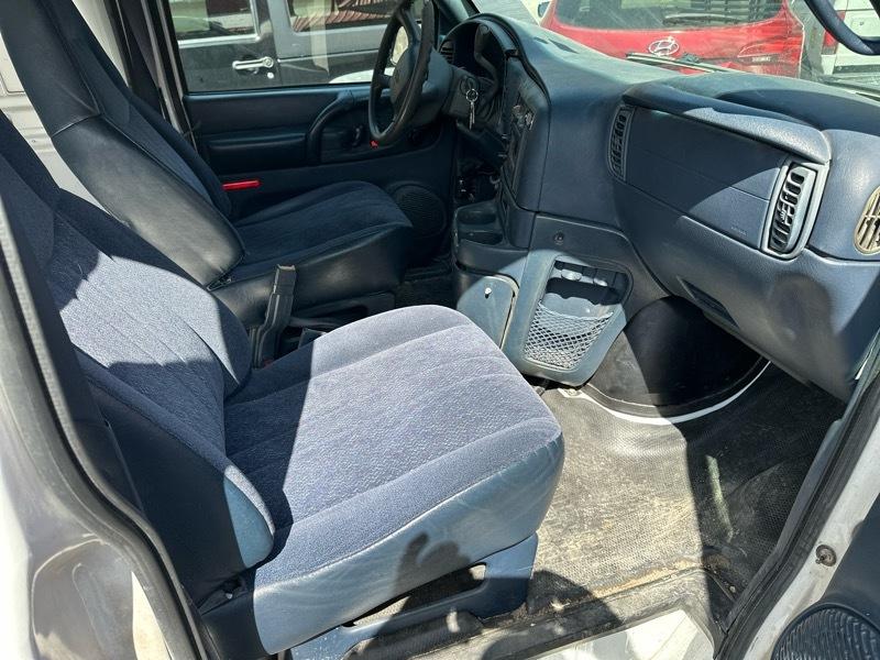 Chevrolet Astro Cargo Van 2WD 2002