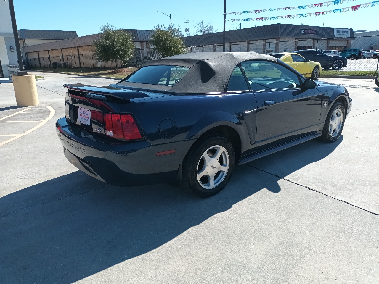 Ford Mustang Deluxe Convertible 2001