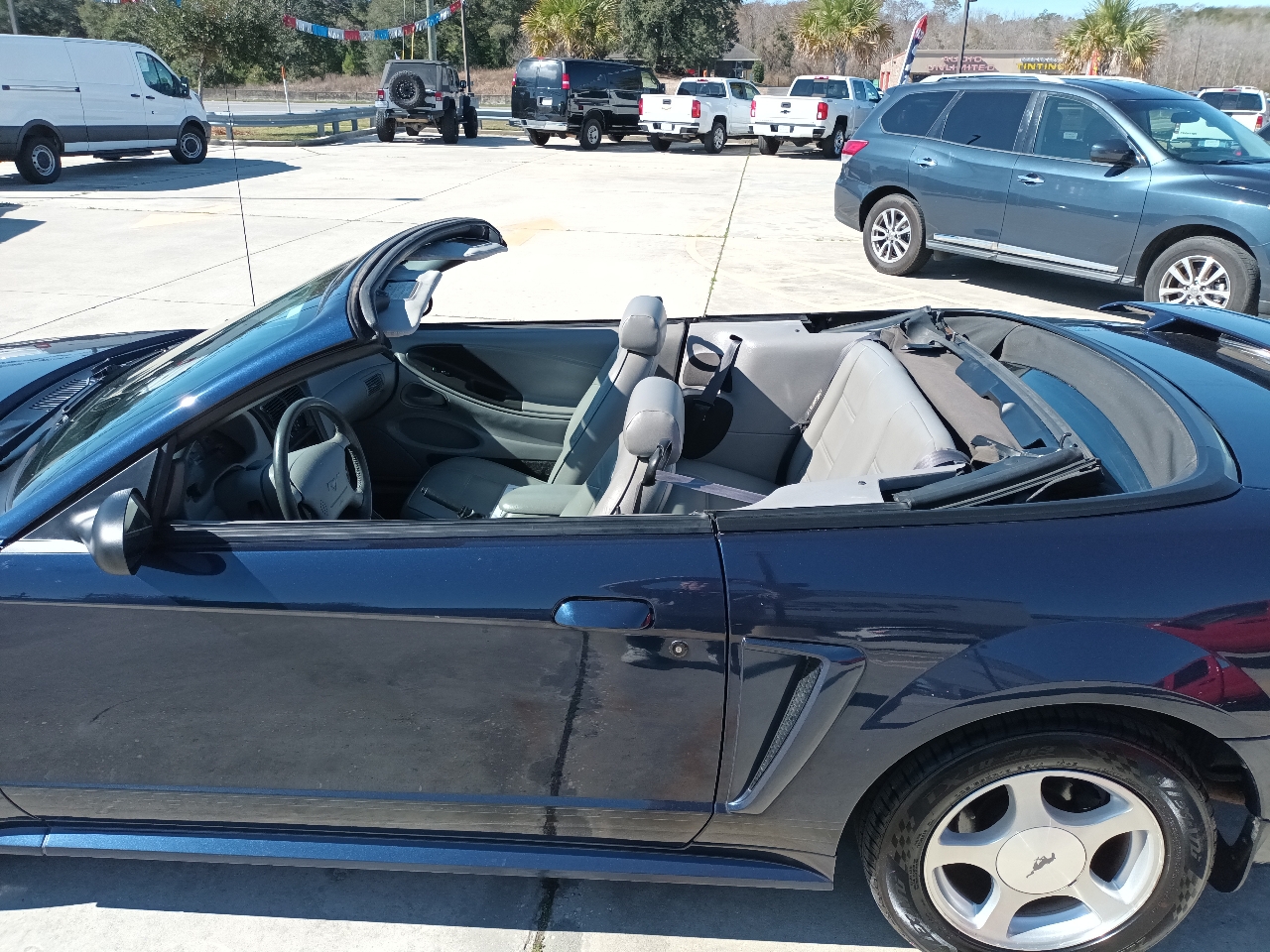 Ford Mustang Deluxe Convertible 2001