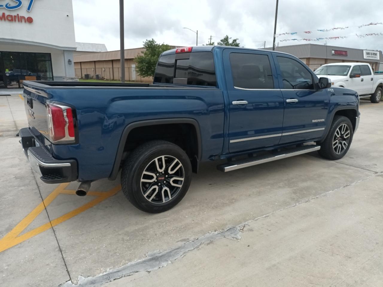 GMC Sierra SLT Crew Cab Short Box 4WD 2017