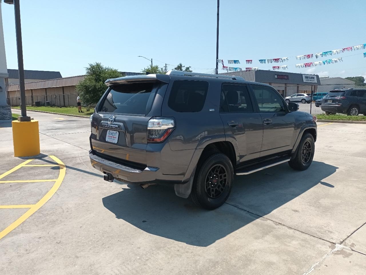 Toyota 4Runner SR5  2016