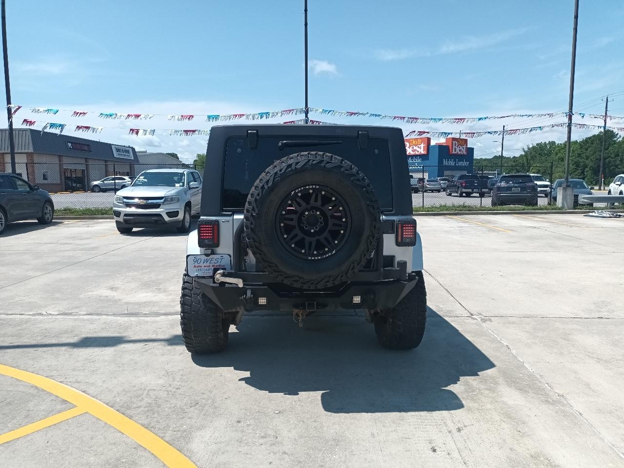 Jeep Wrangler Unlimited Sahara 4WD 2012