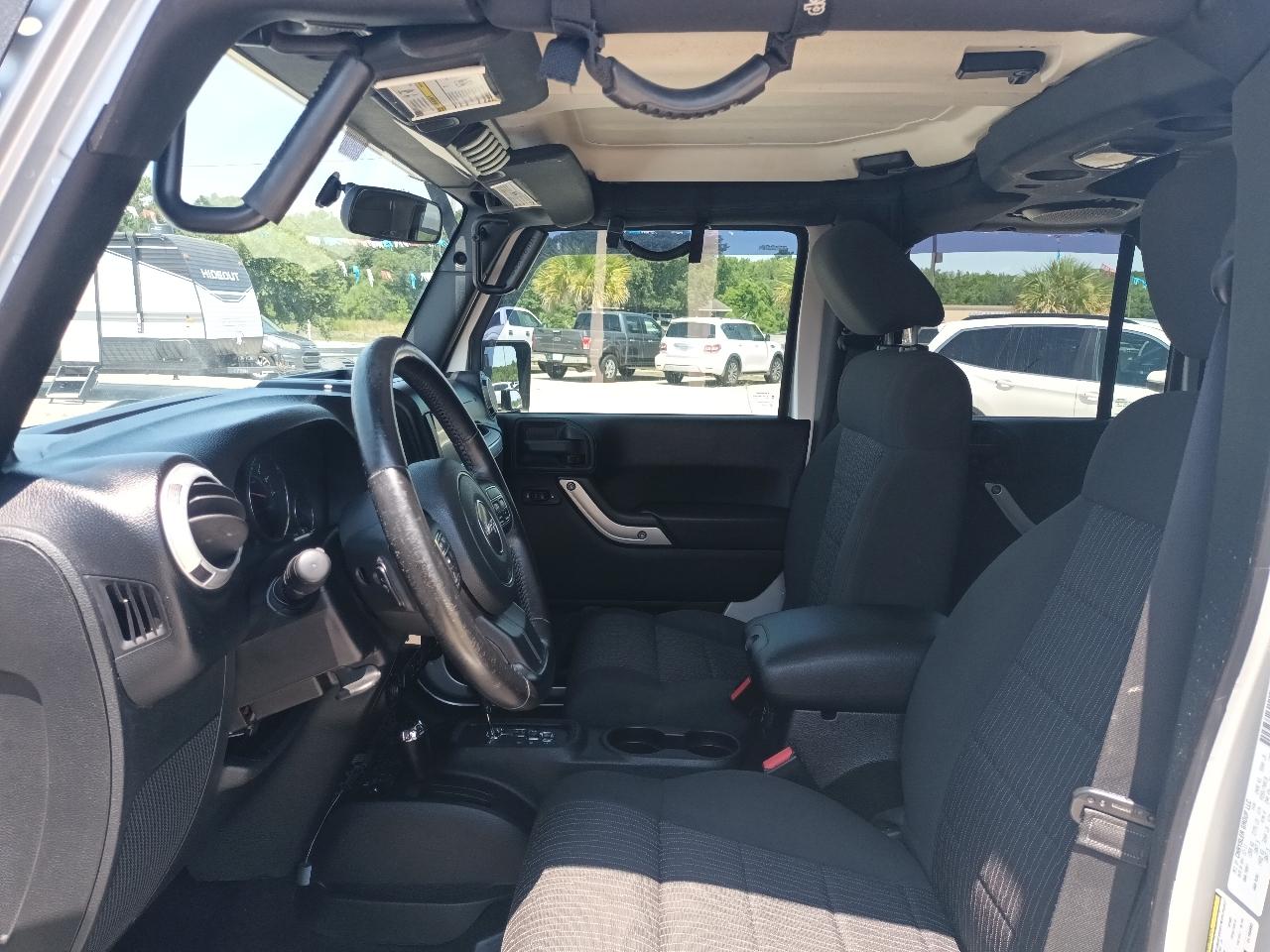 Jeep Wrangler Unlimited Sahara 4WD 2012