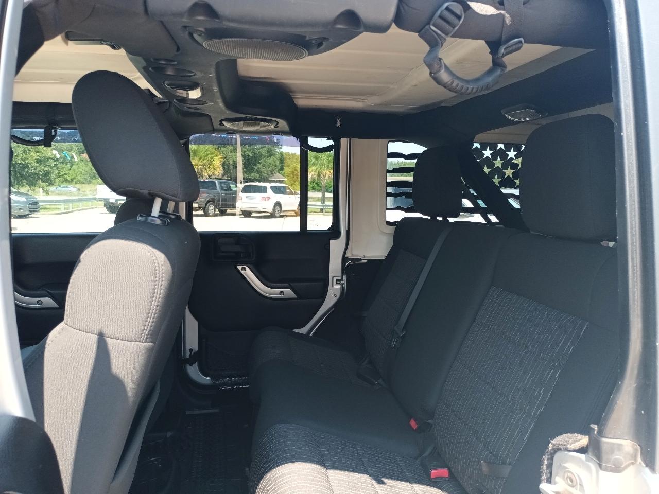 Jeep Wrangler Unlimited Sahara 4WD 2012