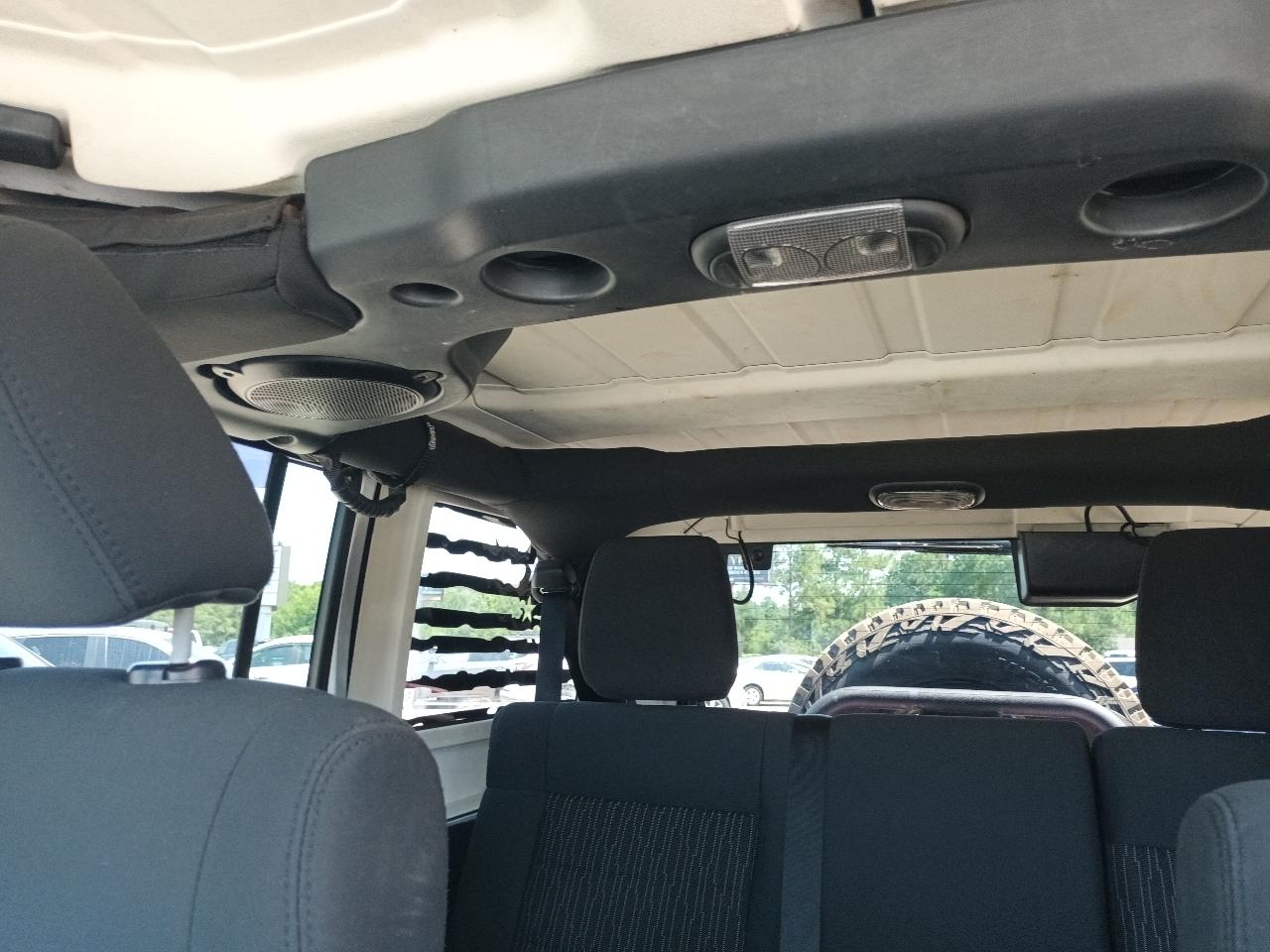 Jeep Wrangler Unlimited Sahara 4WD 2012