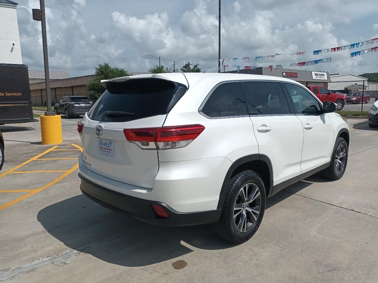 Toyota Highlander LE Plus FWD V6 2019