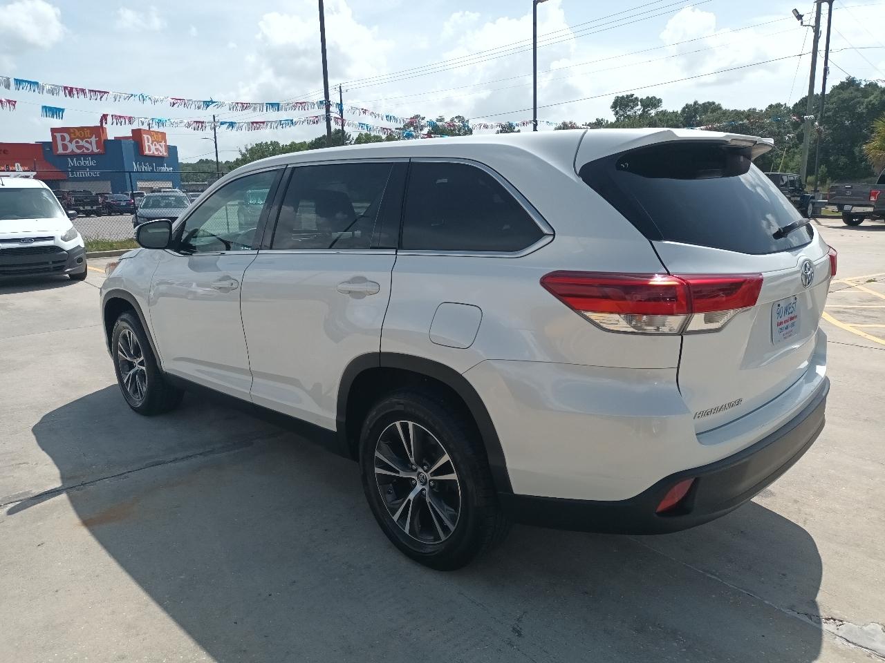 Toyota Highlander LE Plus FWD V6 2019