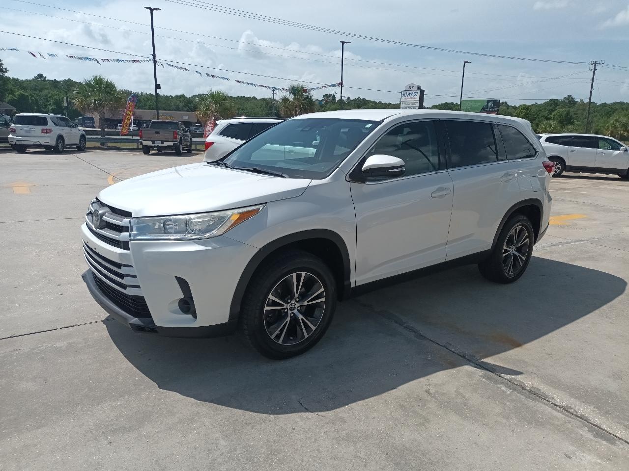 Toyota Highlander LE Plus FWD V6 2019