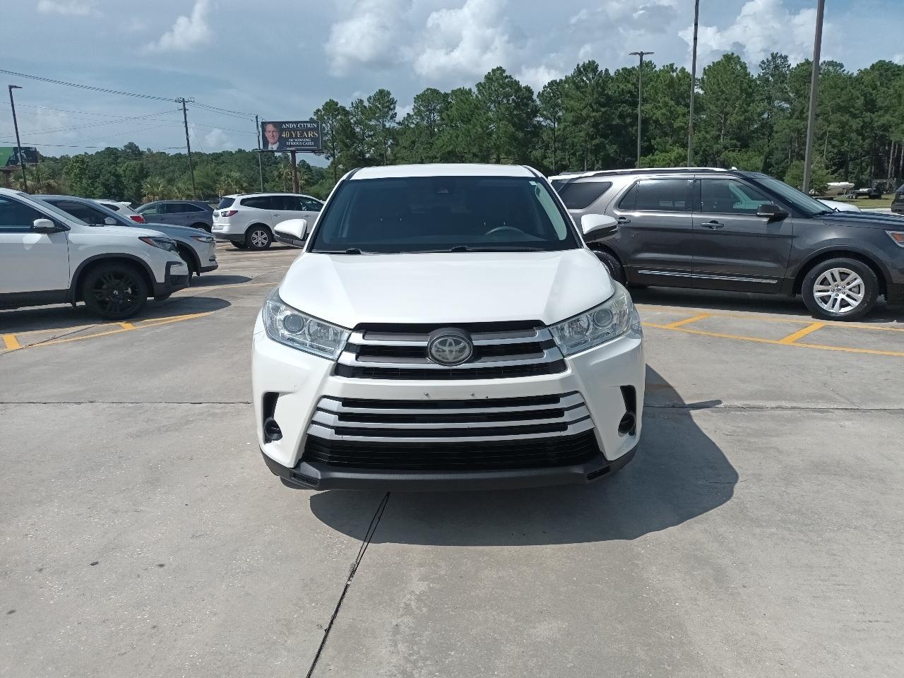 Toyota Highlander LE Plus FWD V6 2019