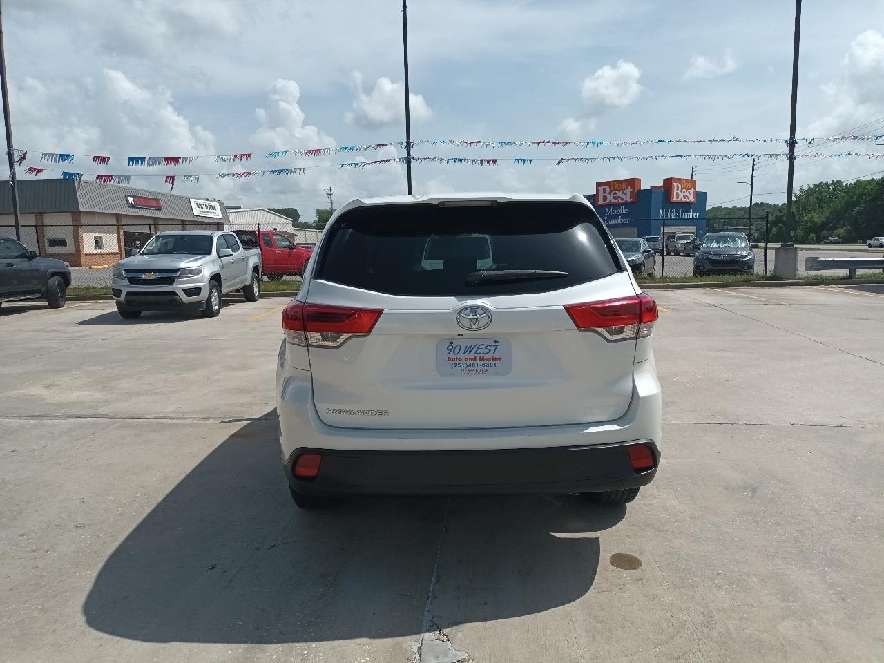 Toyota Highlander LE Plus FWD V6 2019