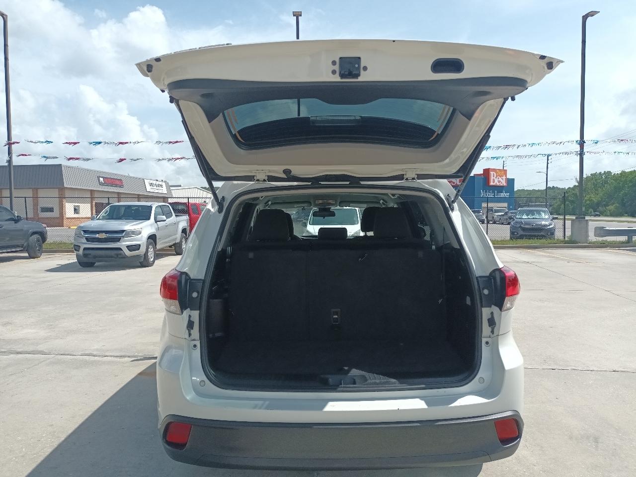 Toyota Highlander LE Plus FWD V6 2019