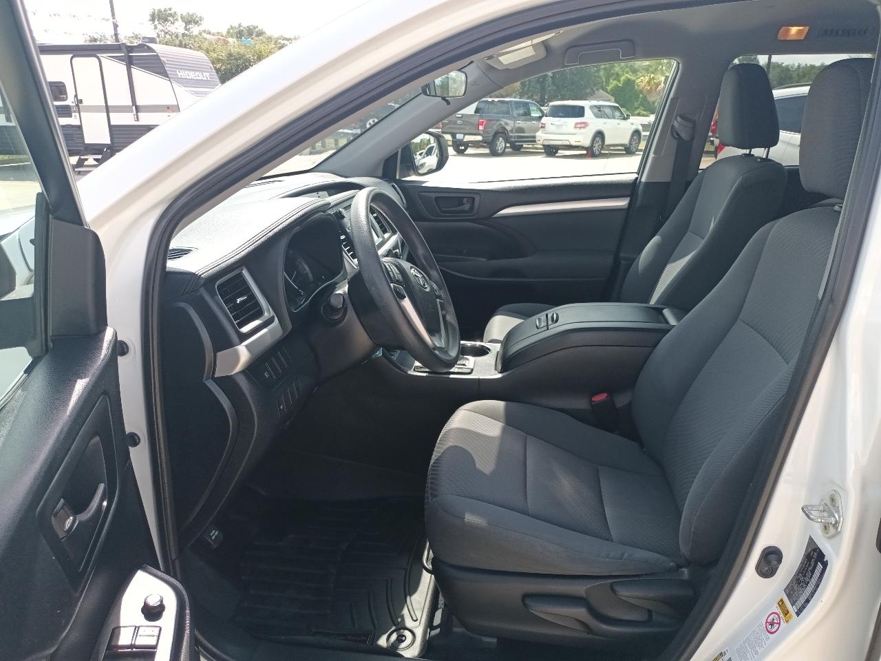Toyota Highlander LE Plus FWD V6 2019