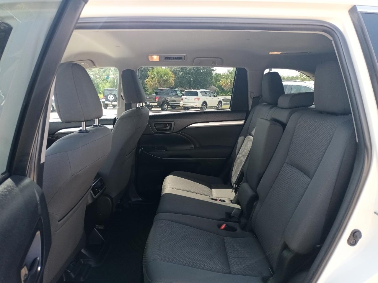 Toyota Highlander LE Plus FWD V6 2019