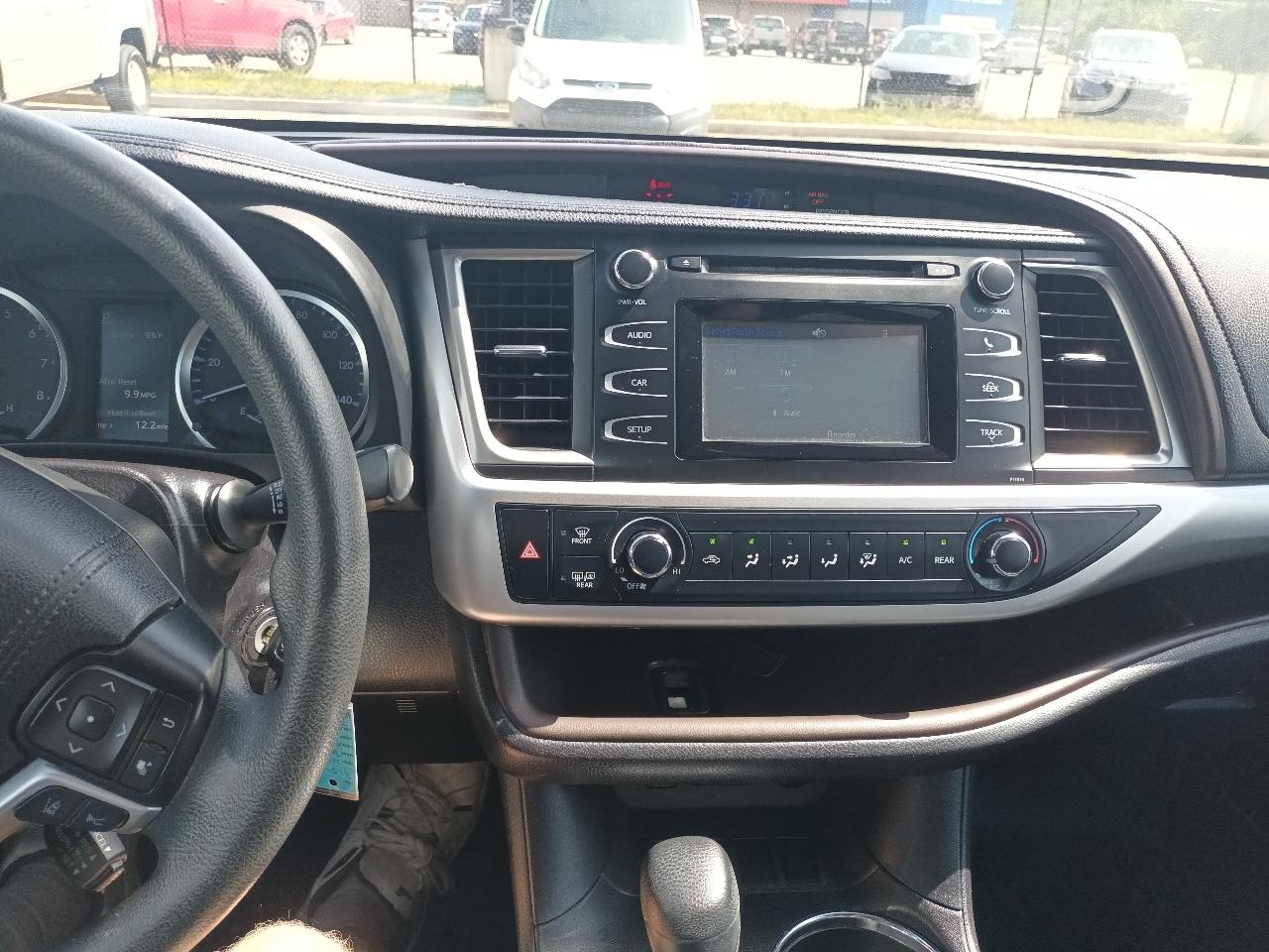 Toyota Highlander LE Plus FWD V6 2019